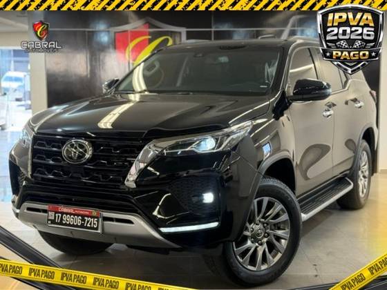 TOYOTA HILUX SW4 2.8 D-4D TURBO DIESEL SRX 4X4 AUTOMÁTICO TOYOTA HILUX SW4 2.8 D-4D TURBO DIESEL SRX 4X4 AUTOMÁTICO